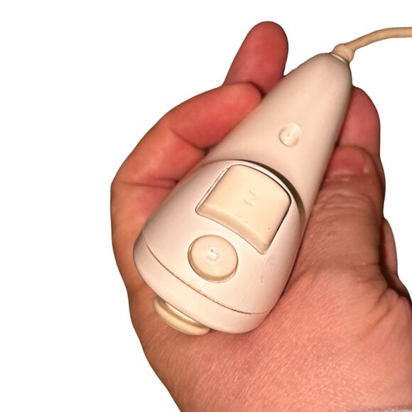 Nintendo Wii Nunchuk Controller - White (Untested) - Picture 3 of 4